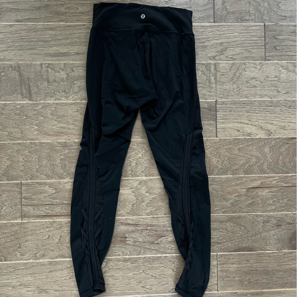 Lululemon wunder under leggings- detailed mesh/lacing on back